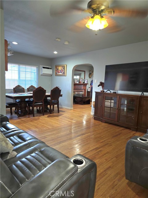 Detail Gallery Image 3 of 51 For 14023 Hubbard St, Sylmar,  CA 91342 - 7 Beds | 4 Baths