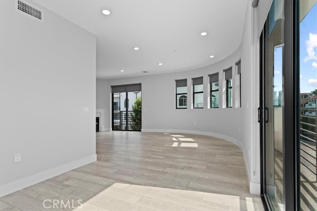 Detail Gallery Image 5 of 21 For 4383 Sepulveda Bld #201,  Sherman Oaks,  CA 91403 - 2 Beds | 2 Baths