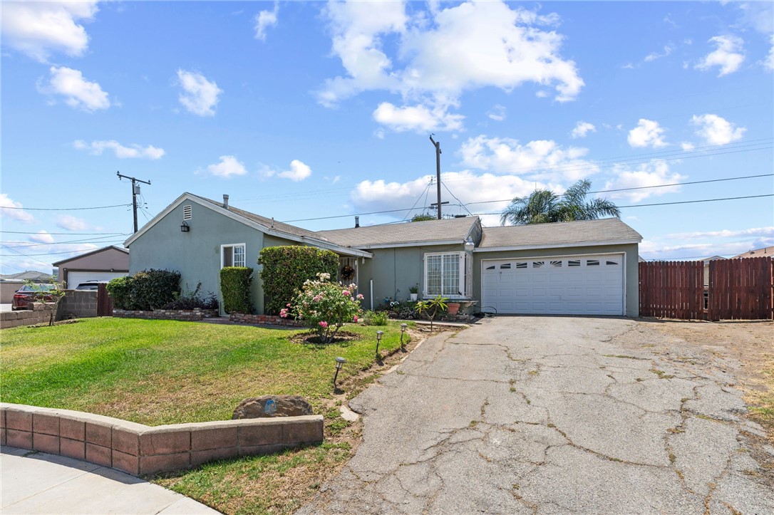 1220 140th Street, Compton, California 90222, 3 Bedrooms Bedrooms, ,1 BathroomBathrooms,Single Family Residence,For Sale,140th,PW24147751