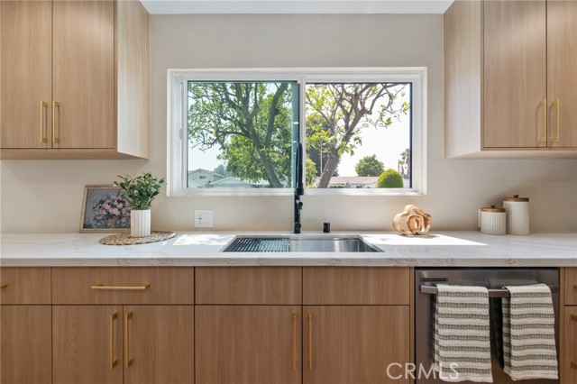 8840 Valjean Avenue, North Hills CA: https://media.crmls.org/medias/dd0beb58-13e7-4cad-8a59-c283c212796b.jpg