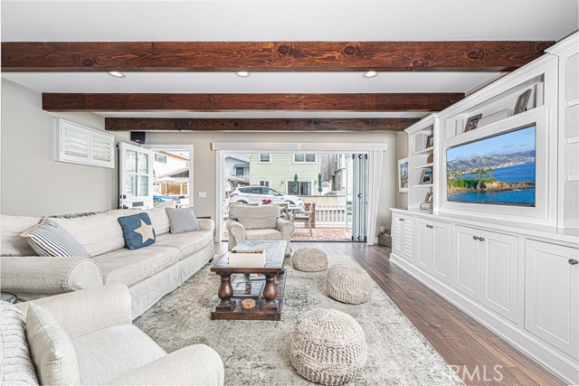 Detail Gallery Image 5 of 32 For 213 34th St, Newport Beach,  CA 92663 - 3 Beds | 3 Baths