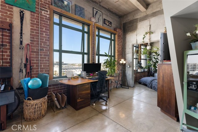 100 W 5th Street, Long Beach CA: https://media.crmls.org/medias/dd0d2a18-3d88-46a3-96ae-e89b18b16bf3.jpg