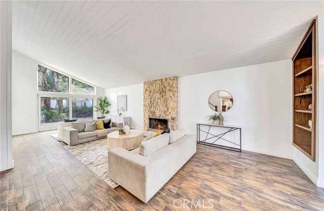 23216 Park Esperanza, Calabasas CA: https://media.crmls.org/medias/dd0d3050-9c18-407d-82c3-2d41db30d322.jpg