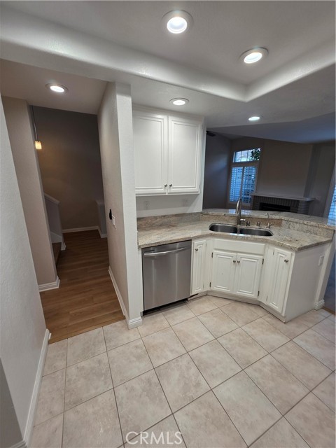 Detail Gallery Image 9 of 34 For 2211 Carob, Tustin,  CA 92782 - 3 Beds | 2/1 Baths