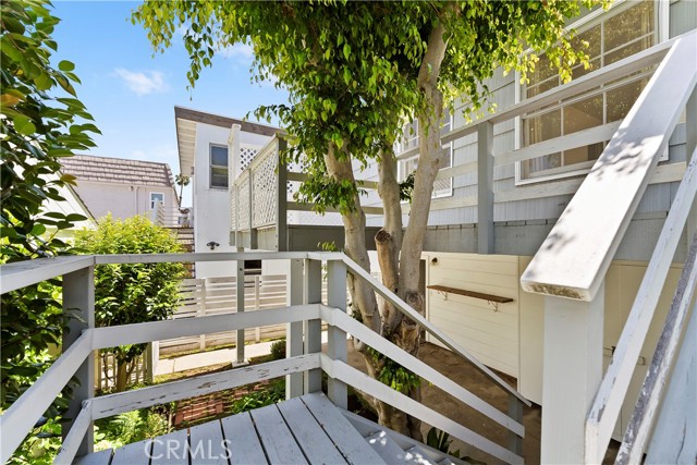 604 Marguerite Avenue, Corona del Mar CA: https://media.crmls.org/medias/dd0eae4f-1980-4cd7-a02f-f67542503a1b.jpg
