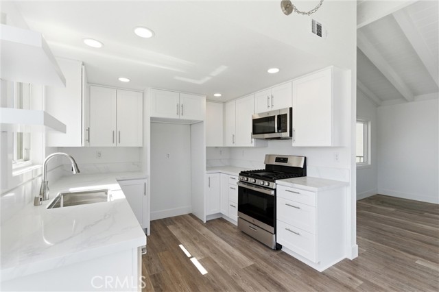 Detail Gallery Image 28 of 49 For 203 Cedar St a & B,  Newport Beach,  CA 92663 - 4 Beds | 3 Baths