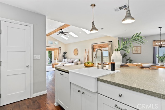 1069 Avenue D, Redondo Beach CA: https://media.crmls.org/medias/dd1199f0-2490-4bb4-88a1-1fa33dfd2fb7.jpg