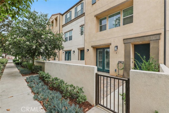 Detail Gallery Image 5 of 30 For 649 W Foothill Bld #2,  Glendora,  CA 91741 - 3 Beds | 2/2 Baths