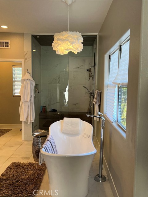 Detail Gallery Image 9 of 21 For 7420 Cliffside Ct, West Hills,  CA 91307 - 5 Beds | 5 Baths