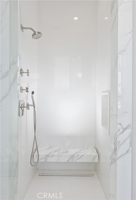 Detail Gallery Image 19 of 42 For 708 Heliotrope, Corona Del Mar,  CA 92625 - 3 Beds | 3 Baths