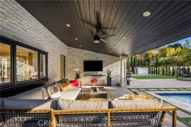 Detail Gallery Image 17 of 22 For 3677 Eddingham Ave, Calabasas,  CA 91302 - 6 Beds | 6/1 Baths