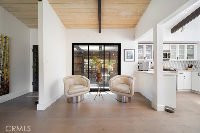 2522 Zorada Drive, Los Angeles CA: https://media.crmls.org/medias/dd13bc5e-25ba-476d-b4e7-b5c4e056fbf3.jpg
