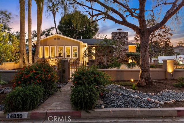 4855 Arcola Avenue, Toluca Lake CA: https://media.crmls.org/medias/dd1413df-892f-4765-99b2-0f108f937e4f.jpg