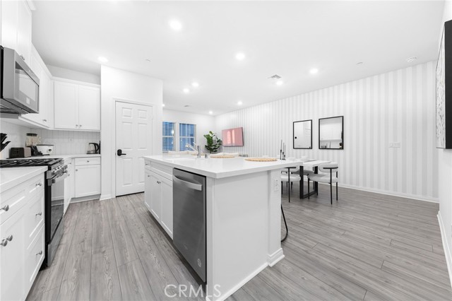 3957 E Huntington, Ontario CA: https://media.crmls.org/medias/dd158dcf-9ece-4a1d-aa9f-a4a4dba77e79.jpg