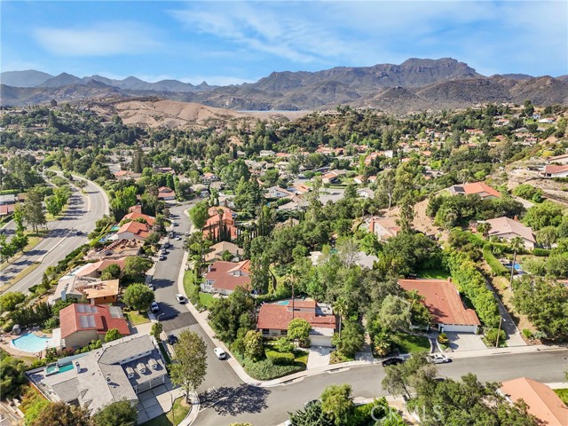 2292 Hillsbury Road, Westlake Village CA: https://media.crmls.org/medias/dd1622cf-6061-4f57-8188-1e03c652c88c.jpg