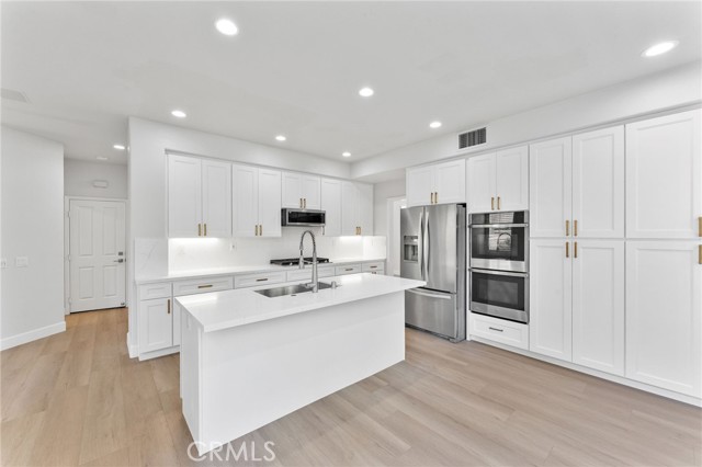 23 Belfort, Newport Coast CA: https://media.crmls.org/medias/dd167168-5a8d-40cb-bda0-5d17c417ab23.jpg