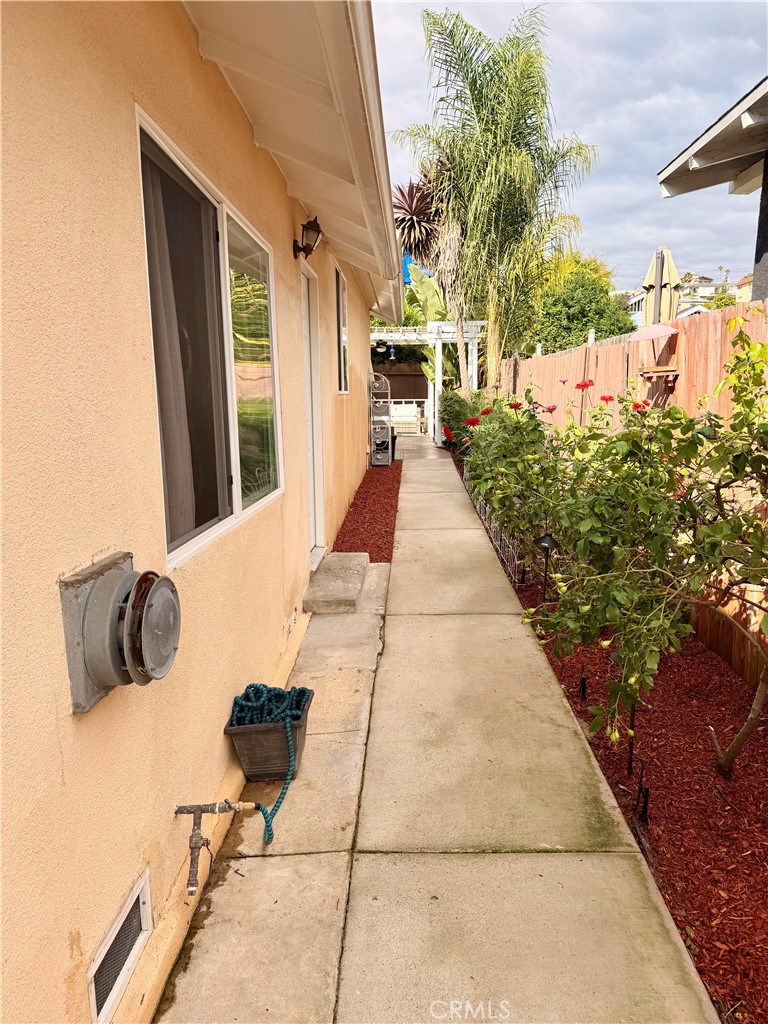 https://media.crmls.org/medias/dd16a670-1a1a-4adf-80a6-7a41b78b11fb.jpg?preset=X-Large
