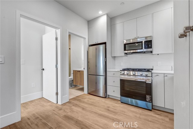 Detail Gallery Image 7 of 10 For 7508 1/2 Claire Ave, Reseda,  CA 91335 - 1 Beds | 1 Baths
