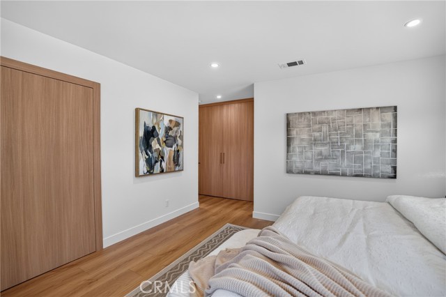 10254 Roscoe Boulevard photo 26