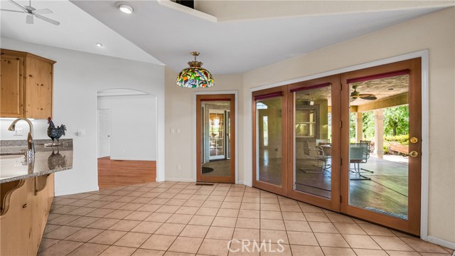 Detail Gallery Image 12 of 71 For 12285 High Valley Rd, Clearlake Oaks,  CA 95423 - 4 Beds | 3 Baths