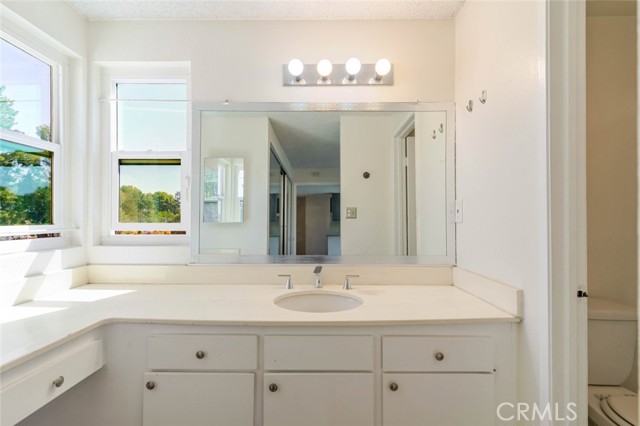 Detail Gallery Image 15 of 22 For 17900 Sherman Way #320,  Reseda,  CA 91335 - 1 Beds | 1 Baths