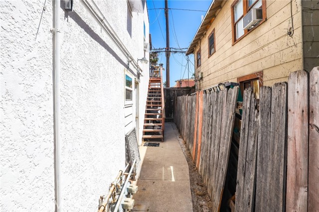 932 Coronado Avenue, Long Beach CA: https://media.crmls.org/medias/dd1bb8e4-9e19-4504-ad35-ca9d464c987a.jpg