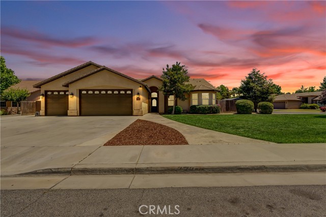 Detail Gallery Image 2 of 54 For 300 S Lombardi St, Porterville,  CA 93257 - 4 Beds | 2 Baths