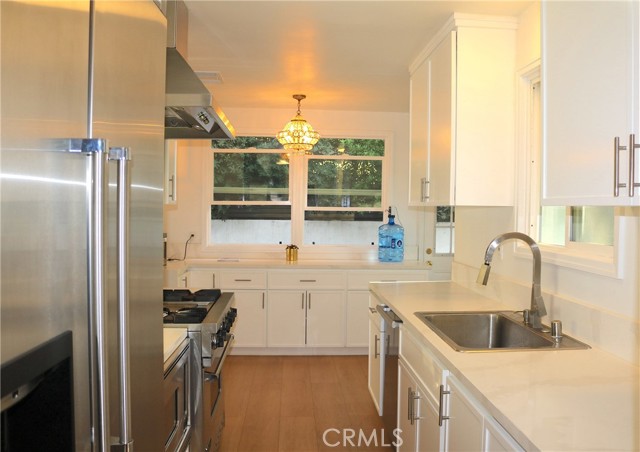 Detail Gallery Image 13 of 19 For 6454 Baird, Reseda,  CA 91335 - 4 Beds | 2/1 Baths