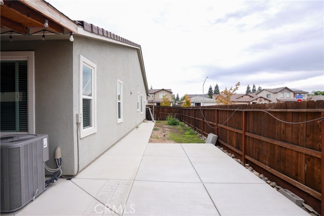 2531 Craftsman Street, Turlock CA: https://media.crmls.org/medias/dd1e5a76-a72e-4666-b560-652c1ca60e23.jpg