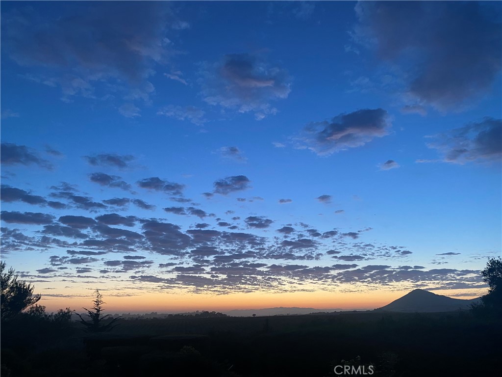 https://media.crmls.org/medias/dd1e70f5-ca40-4745-a343-2c1b19537bb0.jpg?preset=X-Large