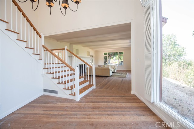 2475 Sunset Drive, Riverside CA: https://media.crmls.org/medias/dd1e98d6-cba3-43e7-add1-4c64f8524527.jpg