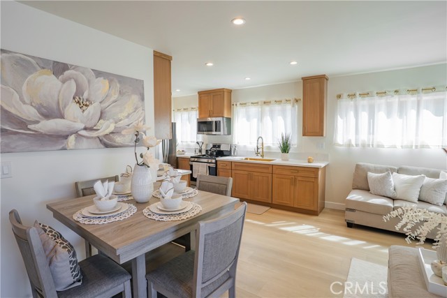 Detail Gallery Image 3 of 12 For 1615 W 67th, Los Angeles,  CA 90047 - 3 Beds | 2 Baths