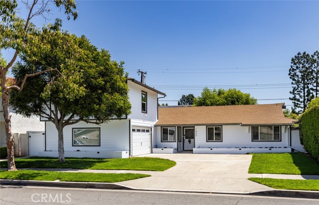 1055 N Mallard St., Orange CA: https://media.crmls.org/medias/dd1f357b-439b-46af-9e1f-3dce4af72105.jpg