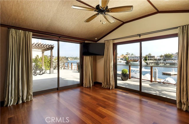 419 Evening Star Lane, Newport Beach CA: https://media.crmls.org/medias/dd1f55d0-4de5-4b3a-bdcb-409b786546fd.jpg