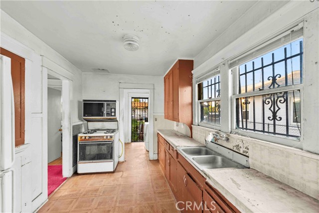 Detail Gallery Image 14 of 19 For 315 W Cedar, Compton,  CA 90220 - 2 Beds | 1 Baths