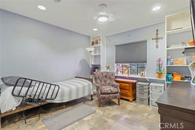 16080 San Jacinto Avenue, Fontana CA: https://media.crmls.org/medias/dd1f8181-69dc-4b11-87ff-f42545d7b1b0.jpg