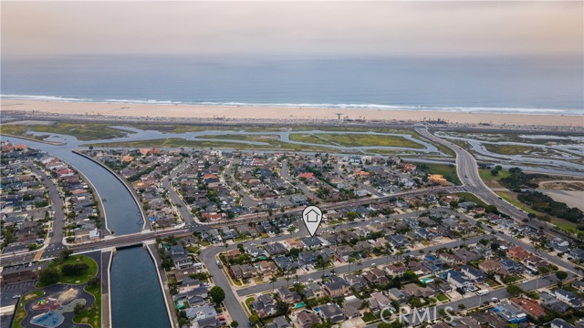 9141 Aloha Drive, Huntington Beach CA: https://media.crmls.org/medias/dd21b792-d746-4fb9-8792-cda652270bf0.jpg