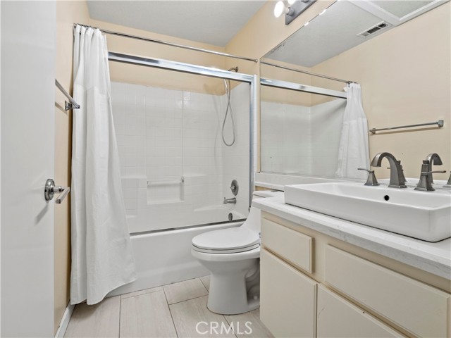 Detail Gallery Image 12 of 17 For 27024 Wolf Creek Trl #22,  Valencia,  CA 91354 - 2 Beds | 2 Baths