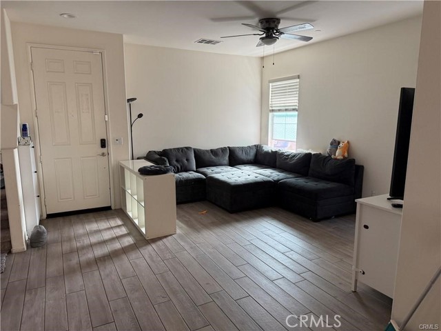 Detail Gallery Image 4 of 7 For 5370 N Alumni Ln, San Bernardino,  CA 92407 - 3 Beds | 2/1 Baths