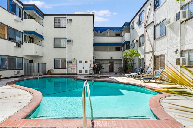 Detail Gallery Image 16 of 17 For 18530 Hatteras St #213,  Tarzana,  CA 91356 - 2 Beds | 2 Baths