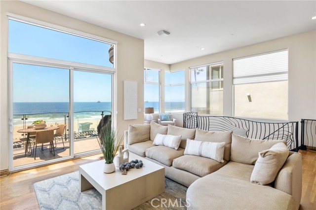 Detail Gallery Image 3 of 38 For 4308 the Strand, Manhattan Beach,  CA 90266 - 5 Beds | 4/1 Baths