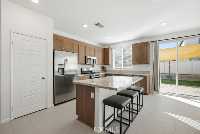 Detail Gallery Image 3 of 32 For 1157 Blackbrush, Banning,  CA 92220 - 3 Beds | 2/1 Baths