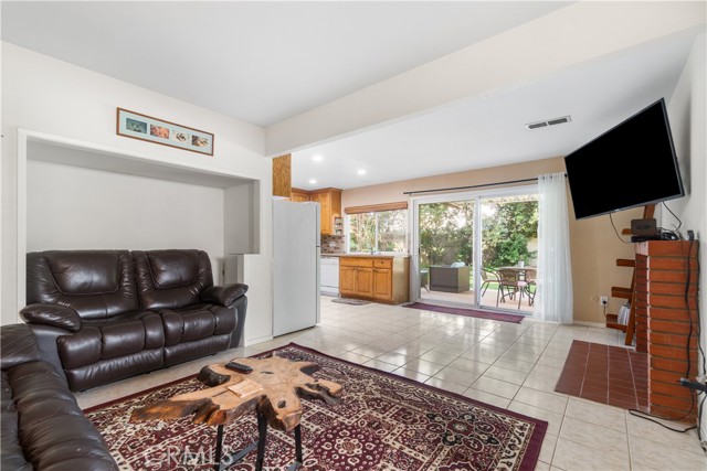 Detail Gallery Image 16 of 37 For 1517 237th, Harbor City,  CA 90710 - 4 Beds | 3 Baths