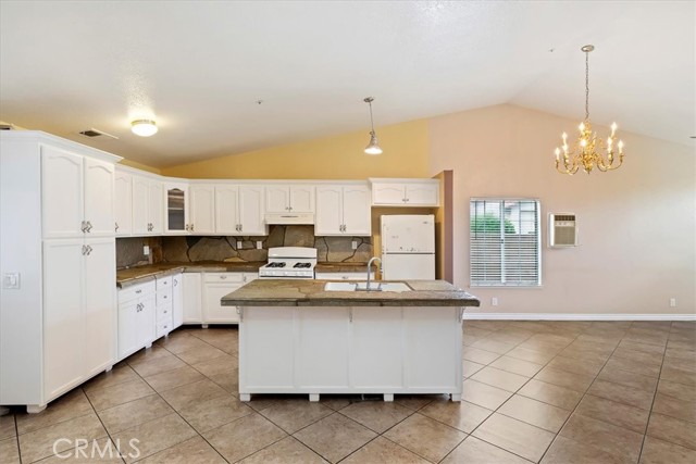 Detail Gallery Image 16 of 53 For 2701 W Windhaven Dr, Rialto,  CA 92377 - 4 Beds | 2 Baths