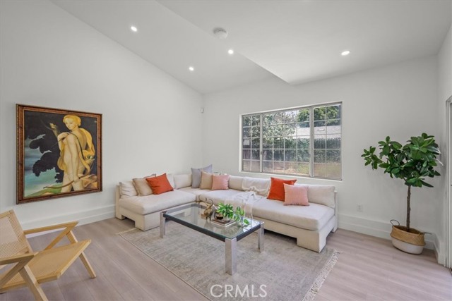 314 Lola Avenue, Pasadena CA: https://media.crmls.org/medias/dd240581-0400-41da-ad4e-7be8ee2169e0.jpg