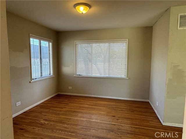 Detail Gallery Image 11 of 56 For 23221 Burbank Bld, Woodland Hills,  CA 91367 - 3 Beds | 2 Baths