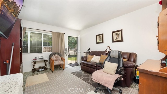 226 E California Street, Ontario CA: https://media.crmls.org/medias/dd241699-6400-4475-8615-1bc4dd5cdad4.jpg