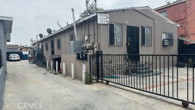 9538 Compton Ave, Los Angeles, CA 90002