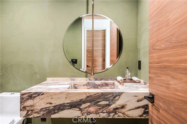 Detail Gallery Image 17 of 46 For 5075 Enfield, Encino,  CA 91316 - 4 Beds | 5 Baths