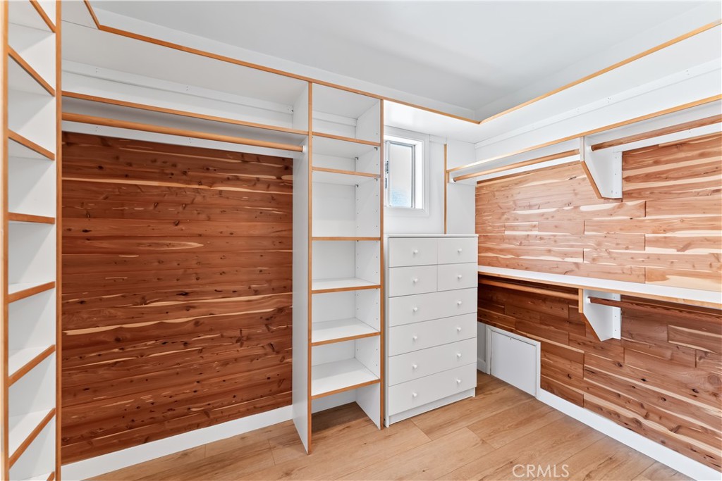 https://media.crmls.org/medias/dd27084d-98eb-4bdf-abb4-1635376eb07e.jpg?preset=X-Large